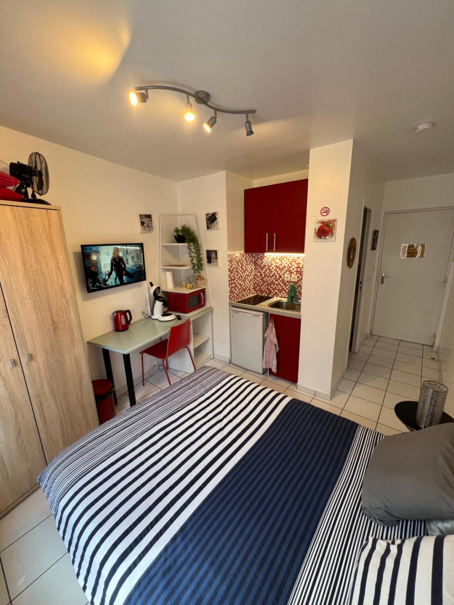 בורז'ה Beau Studio Centre Ville Et Proche Gare מראה חיצוני תמונה